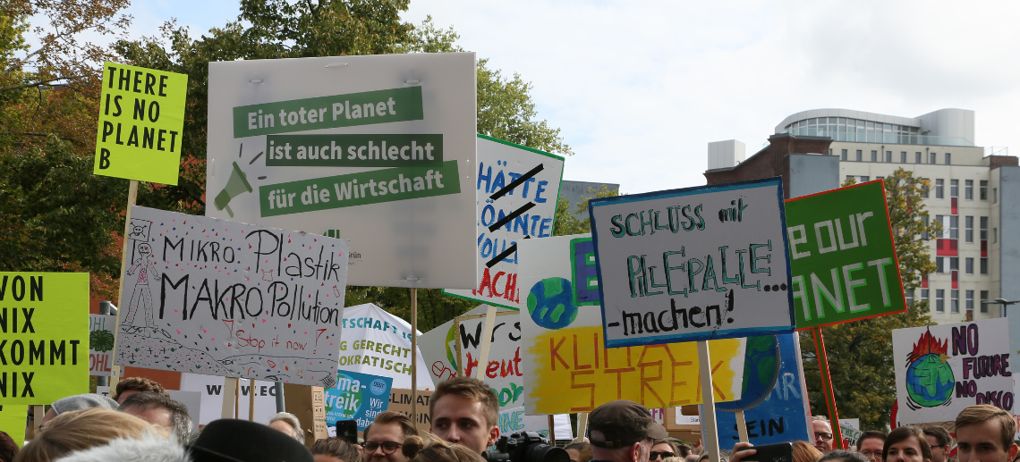 BNW-Banner auf dem Klimastreik: Ein toter Planet ist auch schlecht für die Wirtschaft