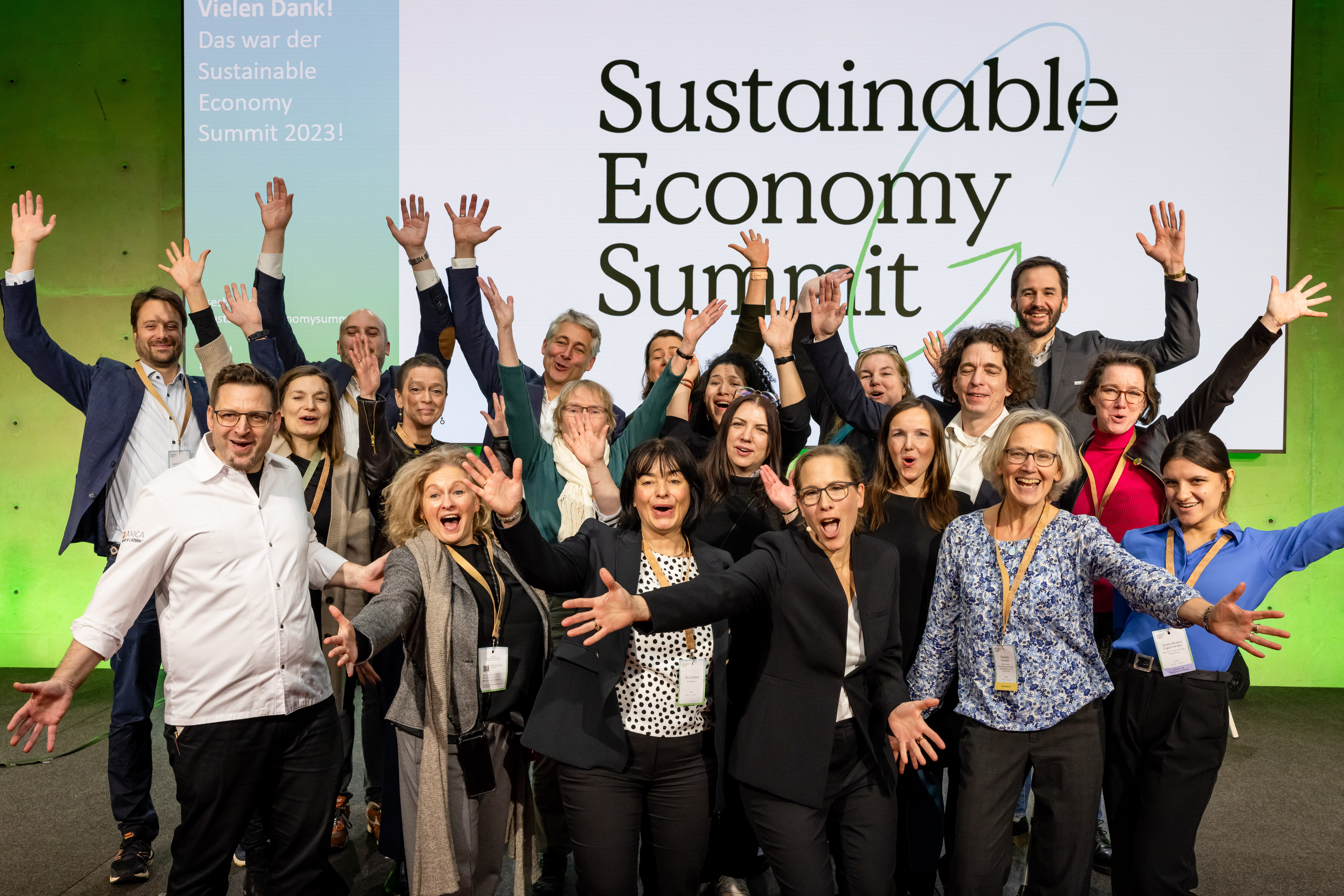 Gruppenbild des Sustainable Economy Summit auf der Veranstaltung 2023