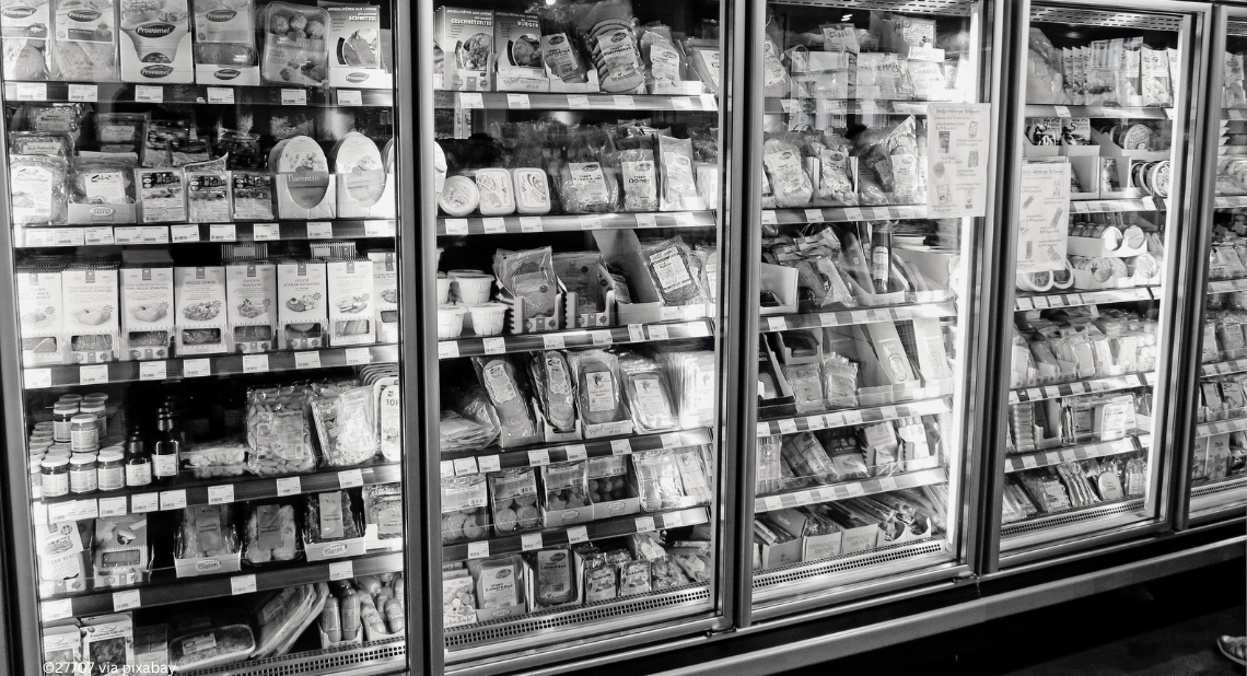 Supermarktregal Schwarz-Weiß