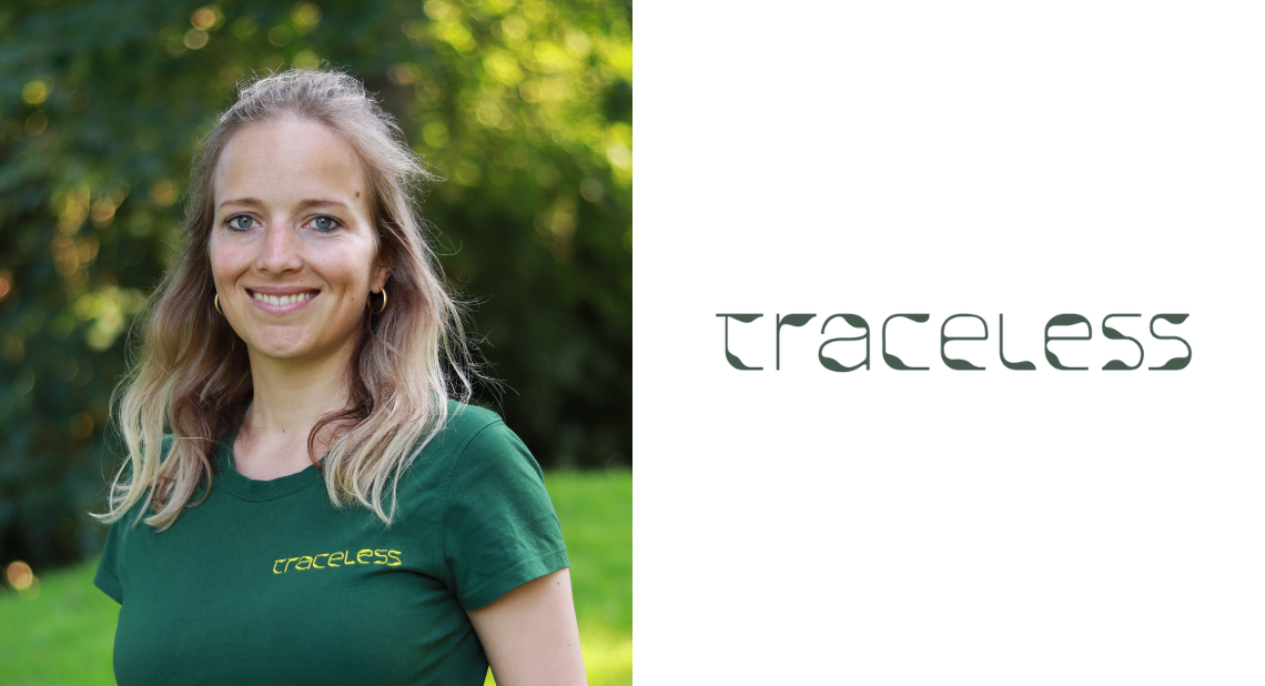 Porträt von Dr. Anne Lamp vor einem Baum. Daneben das Logo von Traceless auf weißem Hintergrund