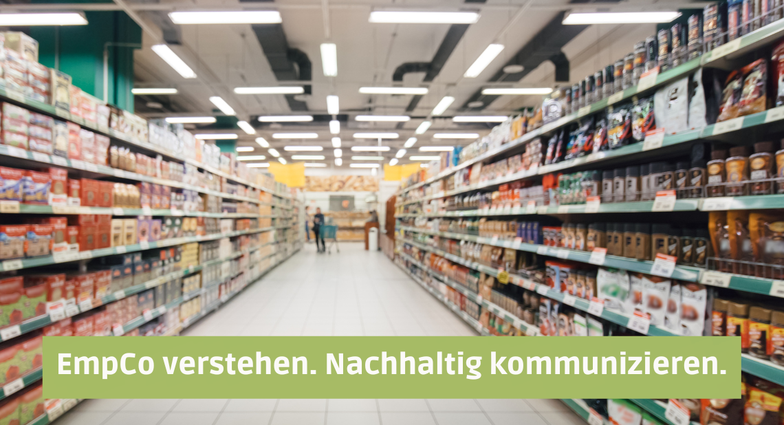 Supermarktregal in der Flucht und Titel der Veranstaltung. EmpCo verstehen. Nachhaltig Kommunizieren.