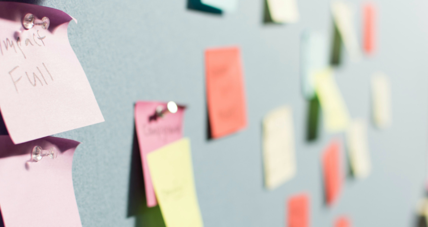 Pinnwand mit Zetteln