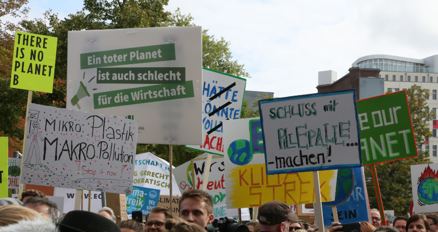 BNW-Banner auf dem Klimastreik: Ein toter Planet ist auch schlecht für die Wirtschaft