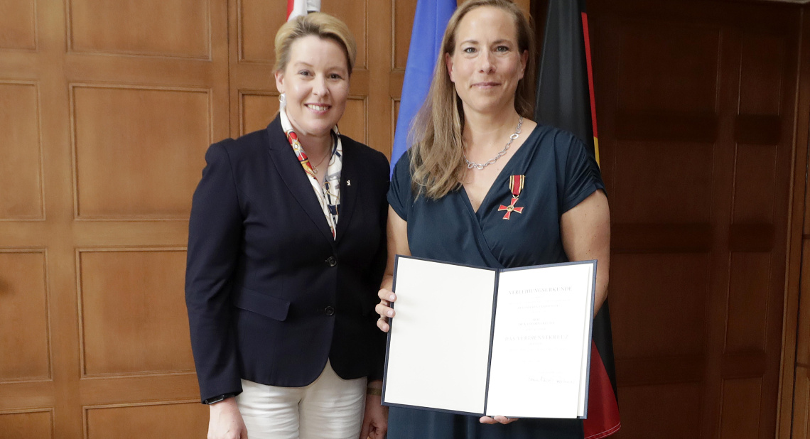Bundesverdienstkreuz an Dr. Katharina Reuter