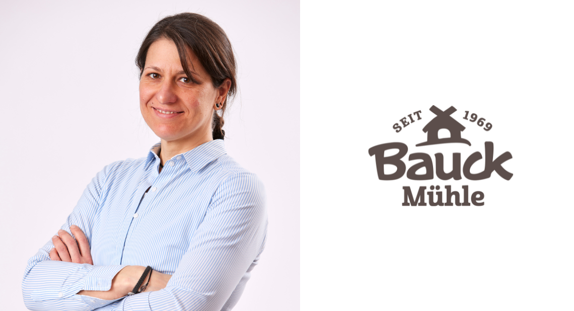 Porträt von Marion Hoffmann und links daneben das Logo der Bauck Mühle