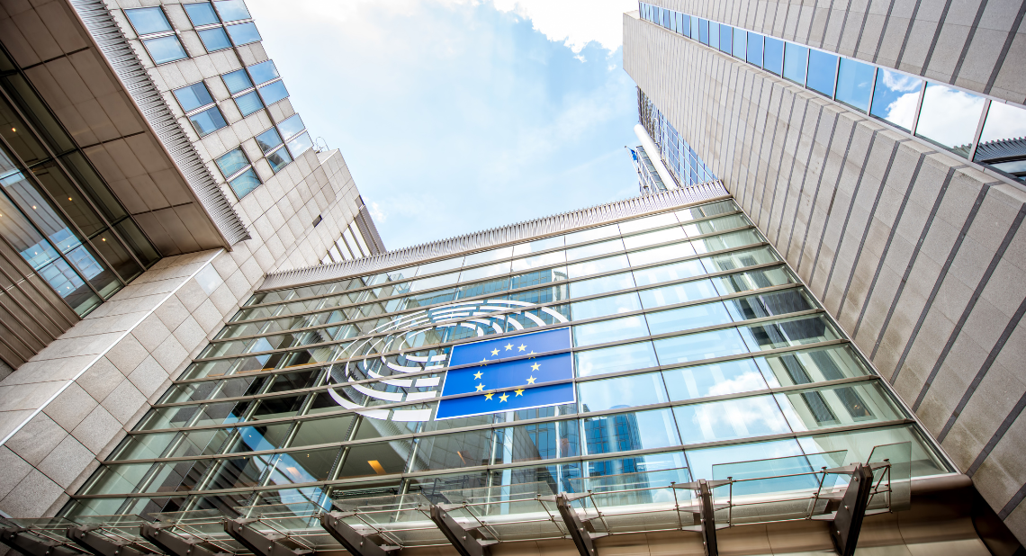 Der Eingang des Europäischen Parlaments