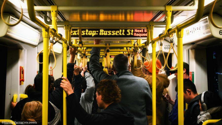 Menschen in einer U-Bahn