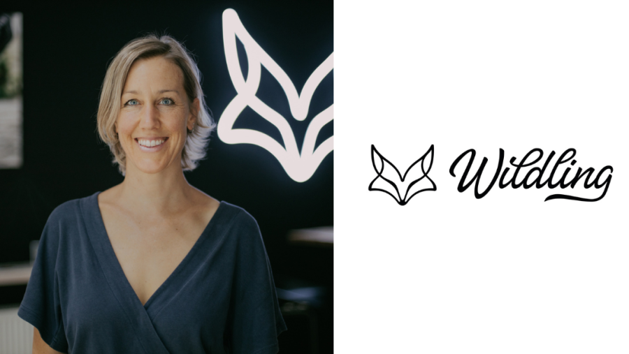 Porträt von Anna Yona links und rechts das Wildling-Logo vor weißem Hintergrund