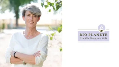 Porträt von Judith Faller Moog. Daneben das Logo von BIO PLANÈTE auf weißem Hintergrund