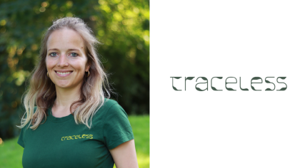 Porträt von Dr. Anne Lamp vor einem Baum. Daneben das Logo von Traceless auf weißem Hintergrund